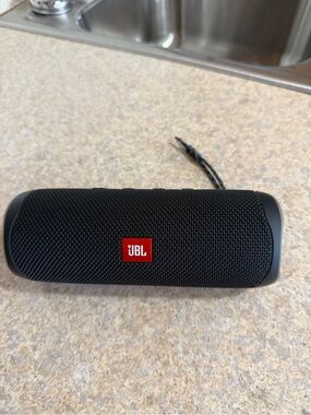 JBL Flip 5 Bluetooth speaker